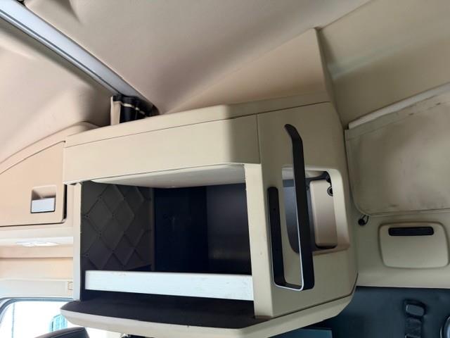 2022 Kenworth T680-27