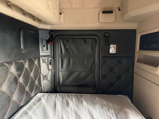 2022 Kenworth T680-28