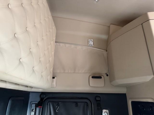 2022 Kenworth T680-29