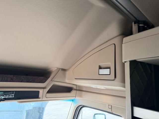 2022 Kenworth T680-31