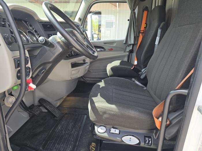 2021 Peterbilt 579-8