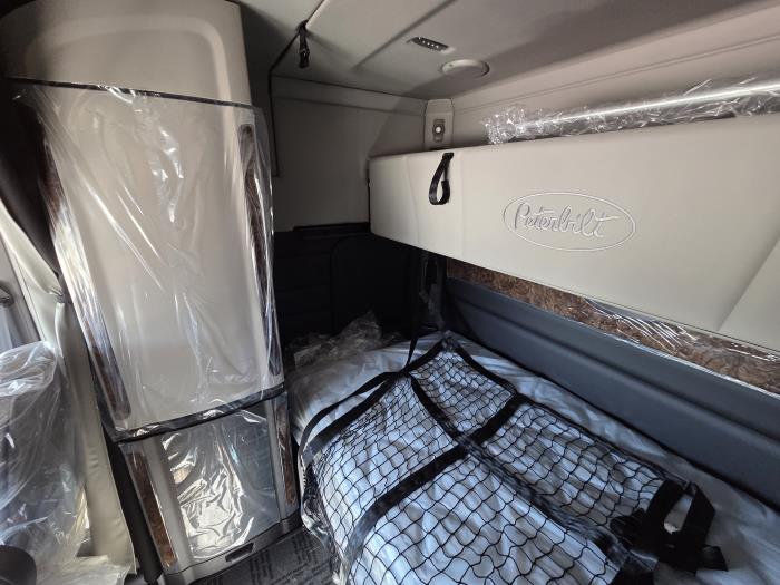 2027 Peterbilt 589-16