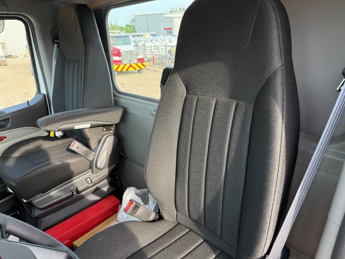 2027 Peterbilt 567-28