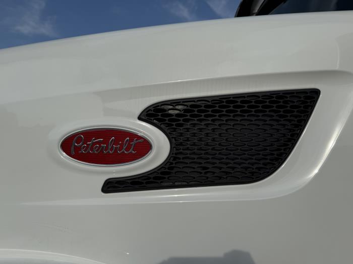 2027 Peterbilt 567-15