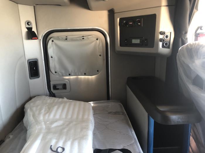 2025 Peterbilt 579-8