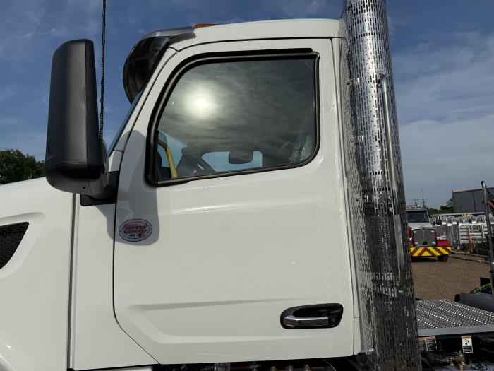 2027 Peterbilt 567-25