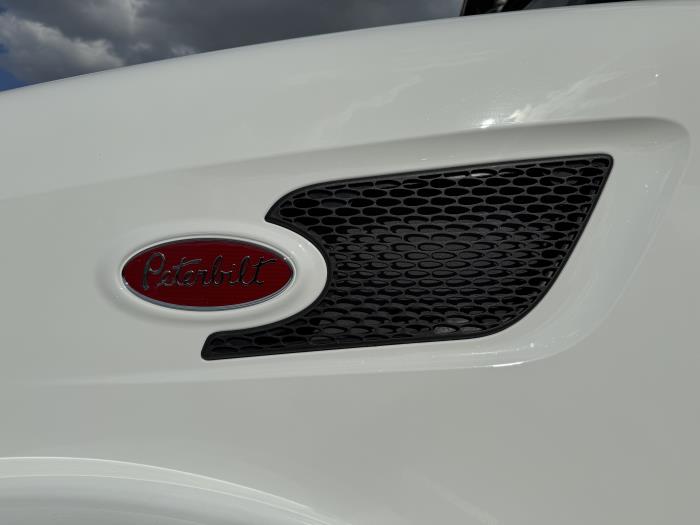 2027 Peterbilt 567-15