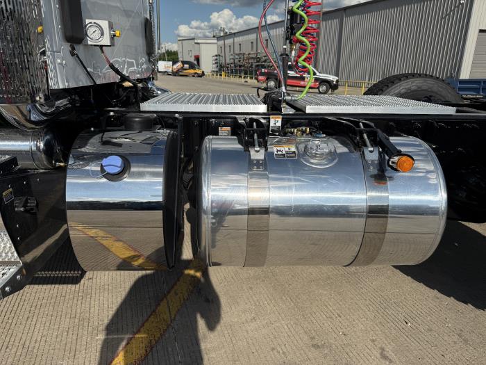 2027 Peterbilt 567-28