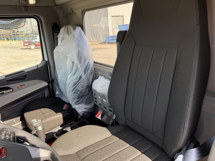 2027 Peterbilt 567-35