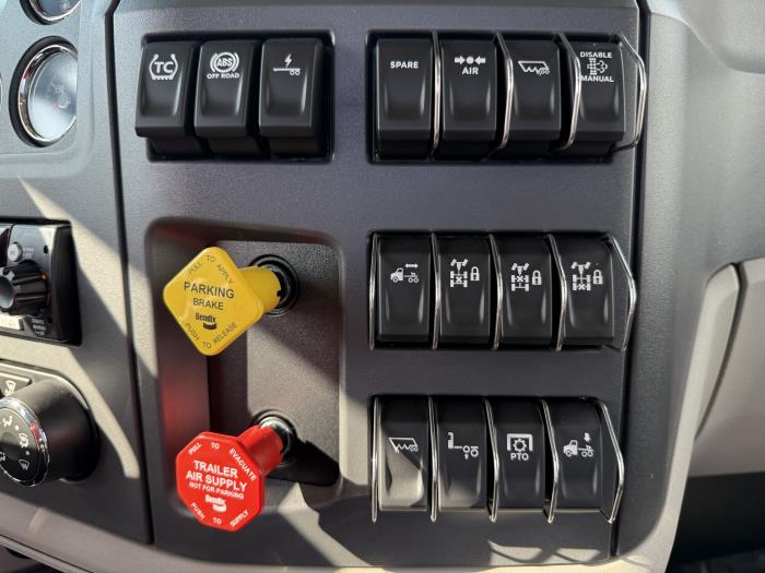 2027 Peterbilt 567-40