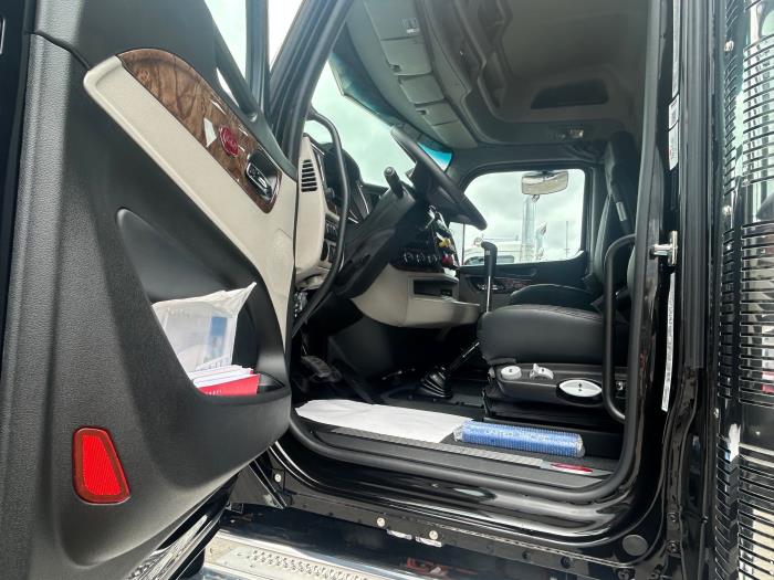2027 Peterbilt 589-2