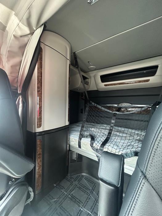 2027 Peterbilt 589-5