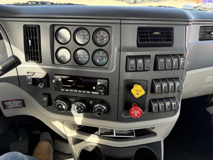 2027 Peterbilt 567-8