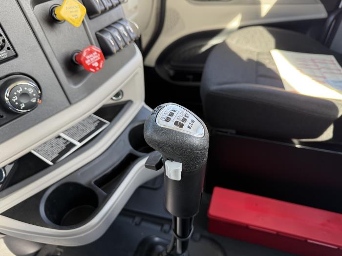 2027 Peterbilt 567-10