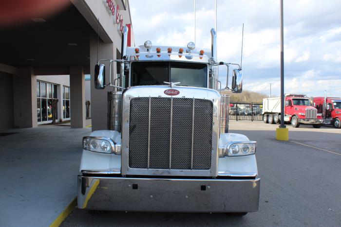 2022 Peterbilt 389-1