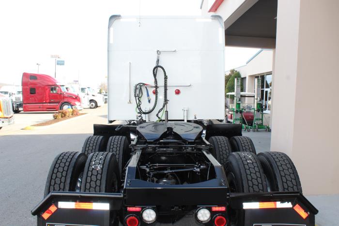 2022 Peterbilt 389-4