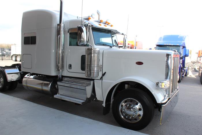 2022 Peterbilt 389-7