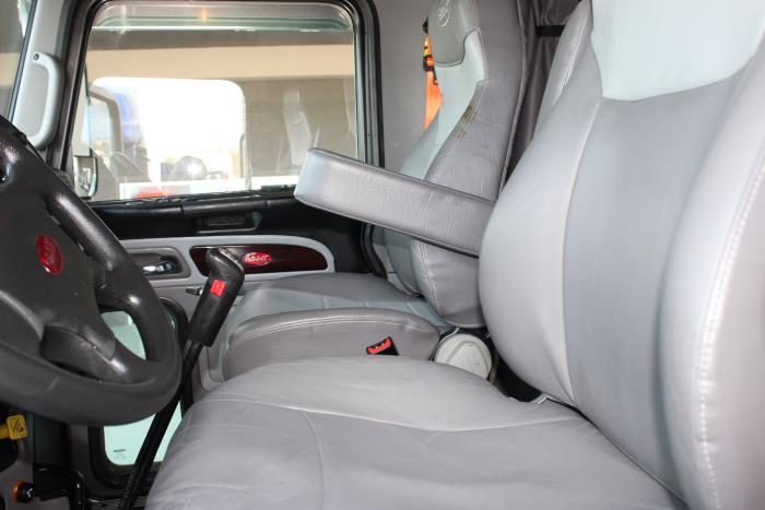 2022 Peterbilt 389-9