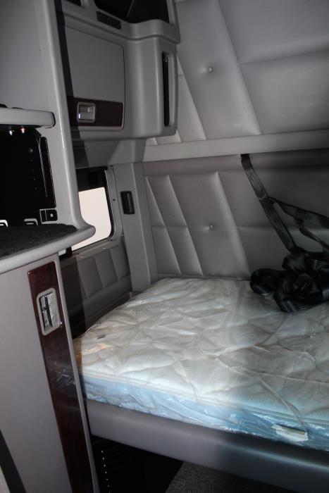 2022 Peterbilt 389-13