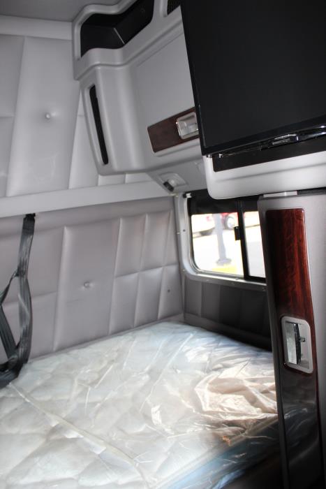 2022 Peterbilt 389-14