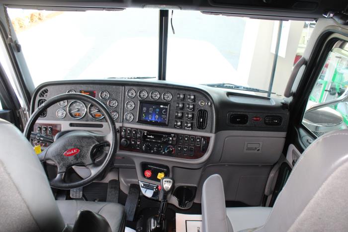 2022 Peterbilt 389-16