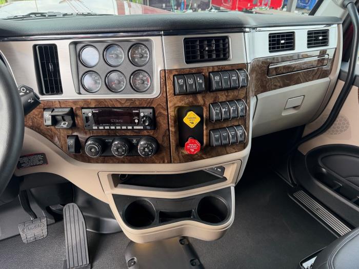 2027 Peterbilt 589-10