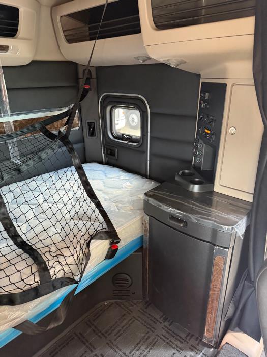 2027 Peterbilt 589-13