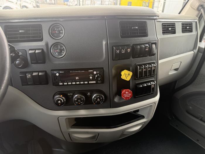 2021 Peterbilt 579-5