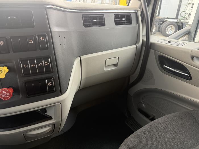 2021 Peterbilt 579-6