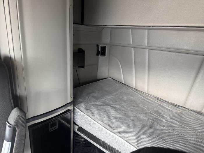 2021 Peterbilt 579-9