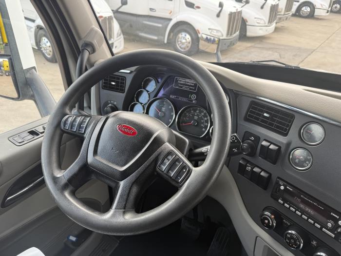 2021 Peterbilt 579-3