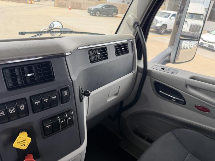 2021 Peterbilt 579-27
