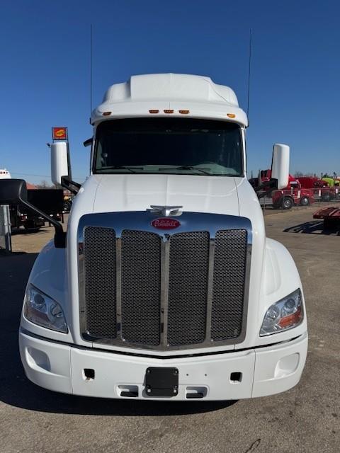 2022 Peterbilt 579-8