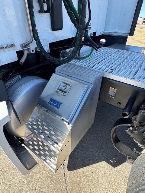 2022 Peterbilt 579-9