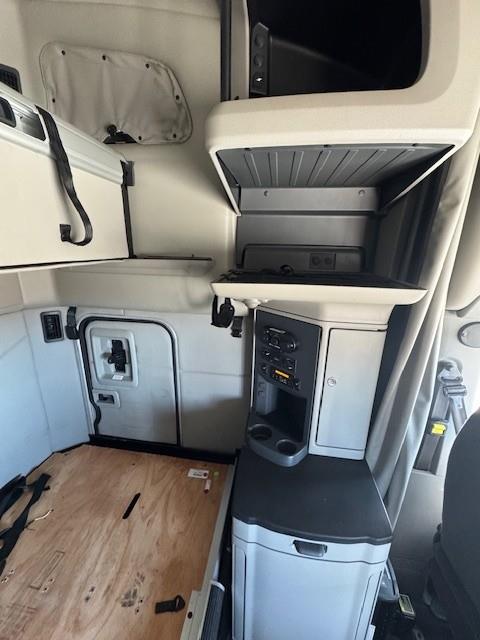 2022 Peterbilt 579-28