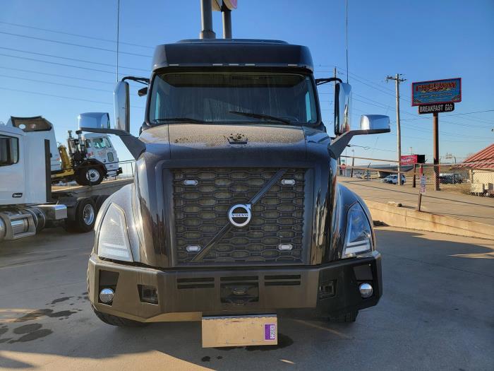 2021 Volvo VNL84T740-10