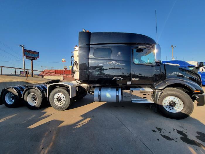 2021 Volvo VNL84T740-11