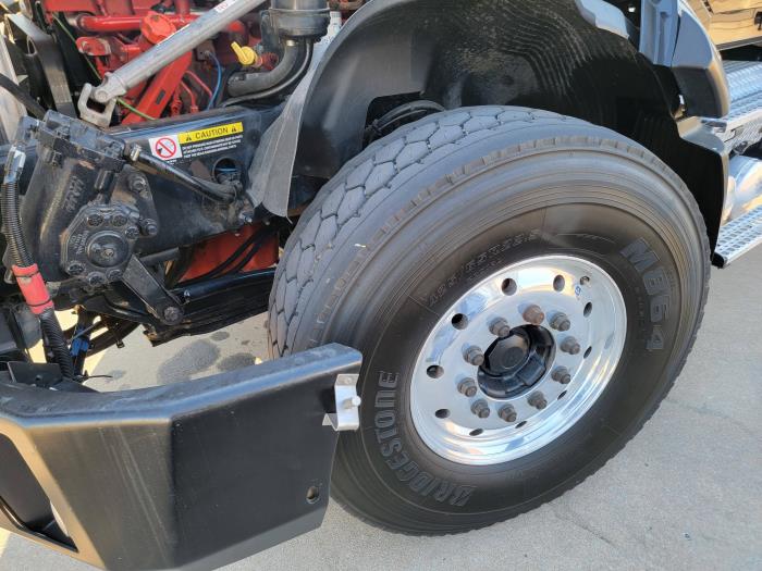 2021 Volvo VNL84T740-15