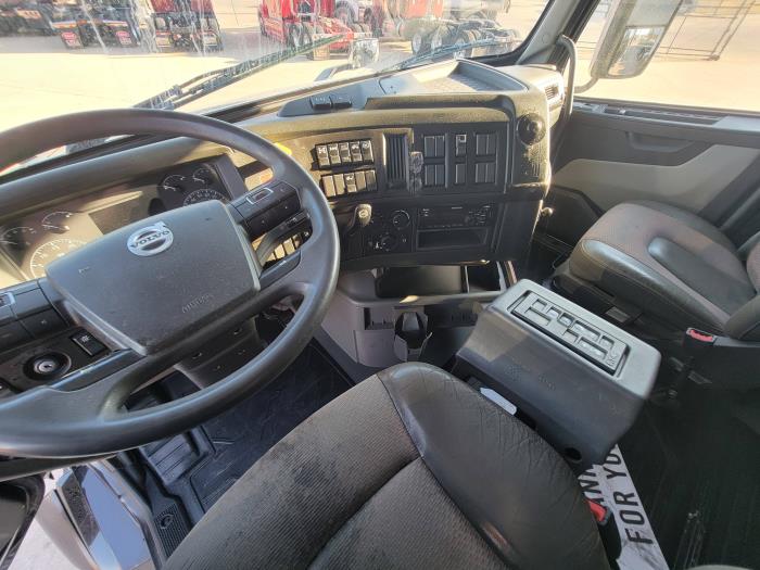 2021 Volvo VNL84T740-16