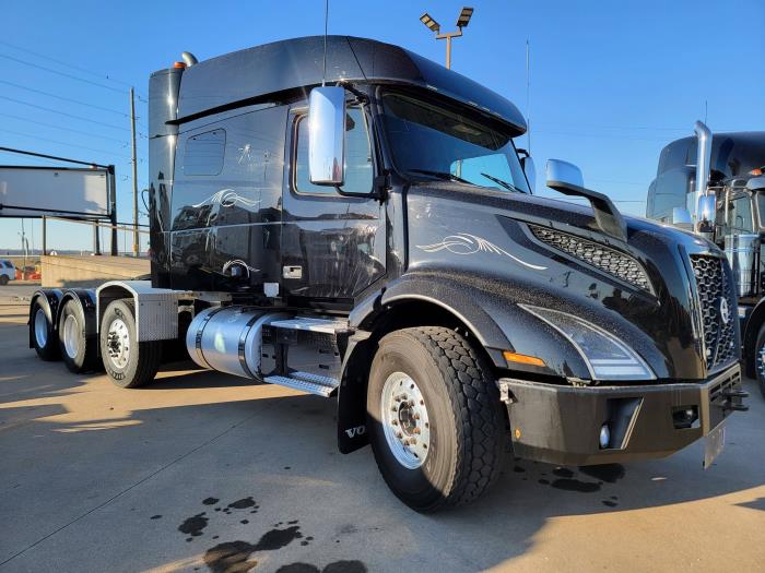 2021 Volvo VNL84T740-17