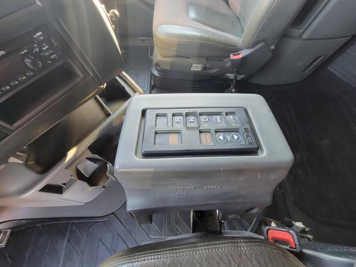 2021 Volvo VNL84T740-20