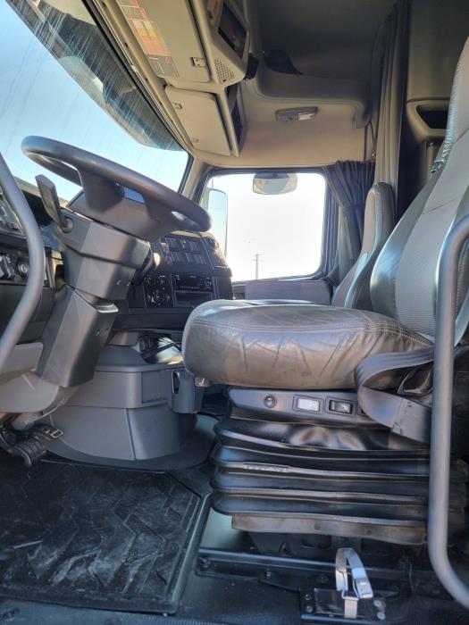 2021 Volvo VNL84T740-23