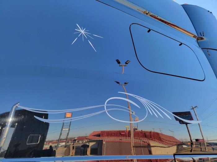 2021 Volvo VNL84T740-27