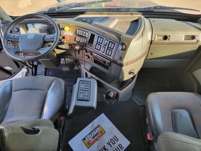 2021 Volvo VNL84T740-28