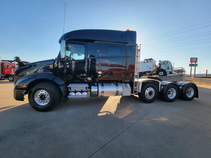 2021 Volvo VNL84T740-29