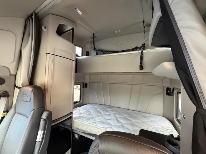 2027 Peterbilt 579-10