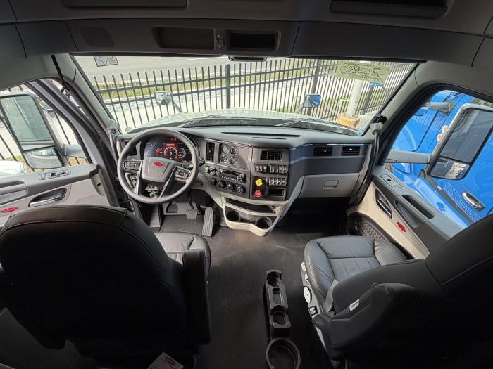 2027 Peterbilt 579-14