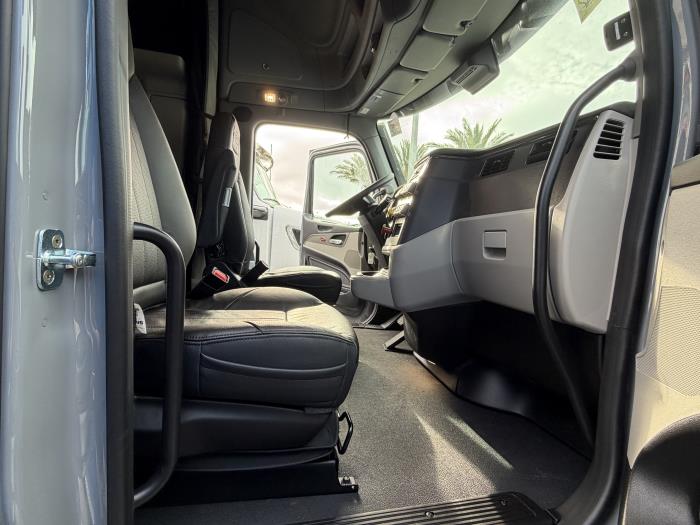 2027 Peterbilt 579-17