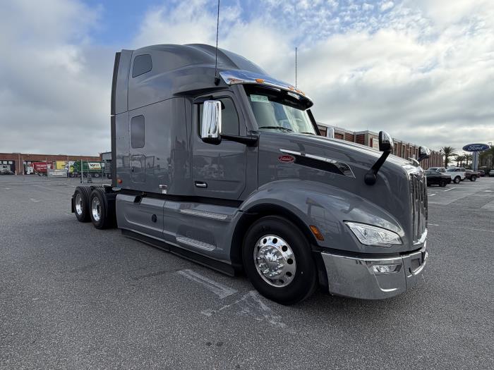 2027 Peterbilt 579-7