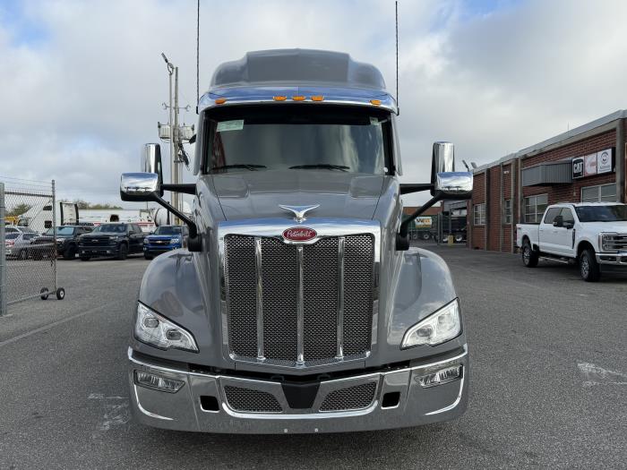 2027 Peterbilt 579-8